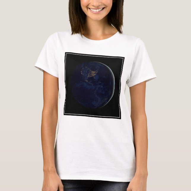 Camiseta Terra De cheio À Noite Com Luzes Da Cidade Das Amé (Frente)