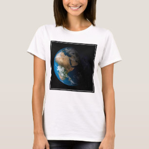 Camiseta Terra De cheio Mostrando Nuvens Simuladas Sobre A