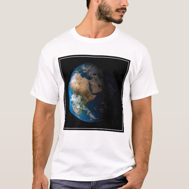 Camiseta Terra De cheio Mostrando Nuvens Simuladas Sobre A  (Frente)