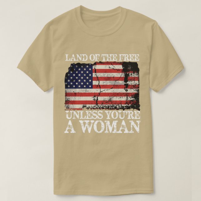 Camiseta Terra dos Gratuitos a menos que você seja uma mulh (Frente do Design)