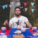 Camiseta Terra dos livres por causa dos corajosos<br><div class="desc">A tempo de celebrar o Dia da Independência Americana com esta design patriótica que apresenta uma estrela com estrelas e listras e a terra-texto patriótica de liberdade por causa dos corajosos.</div>