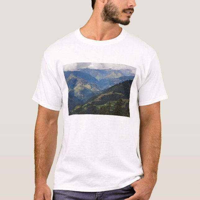 Camiseta Terras agrícolas e aldeia no Himalaia (Frente)