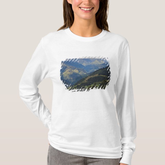 Camiseta Terras agrícolas e aldeia no Himalaia (Frente)