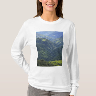 Camiseta Terras agrícolas e floresta do Himalaia no vale de