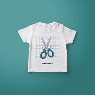Camiseta Tesoura Desenhada À Mão Com Um Nome T-Shirt