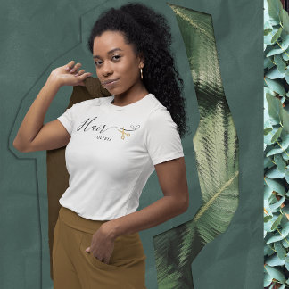 Camiseta Tesoura Dourada Esfregando Cabelo Pink Hairstylist