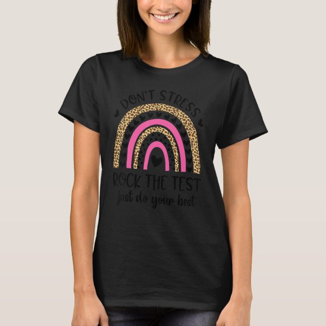 Camiseta Test Day Rock The Test Rainbow Teacher Da (Frente)