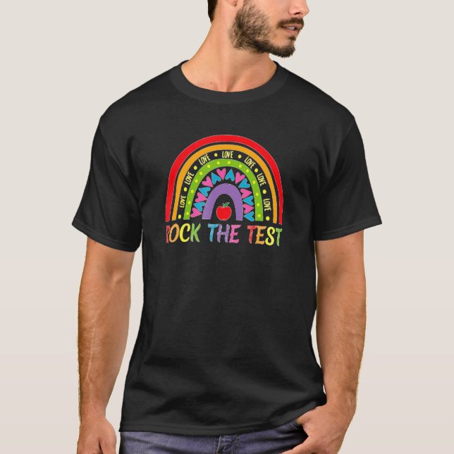 Camiseta Test Day Rock The Test Teacher Rainbow Testing Da (Frente)