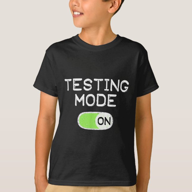 Camiseta Testing Mode On Funny Test Day Teachers Student Mo (Frente)
