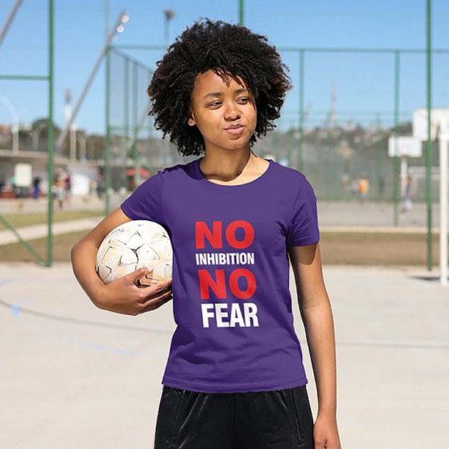 Camiseta Teto sem Fécula Negrito (Bold “No Inhibition No Fear” t-shirt – motivational wear for athletes, fighters, or go-getters.)