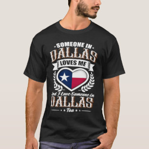 Camiseta Texas Flag Alguém em Dallas me ama