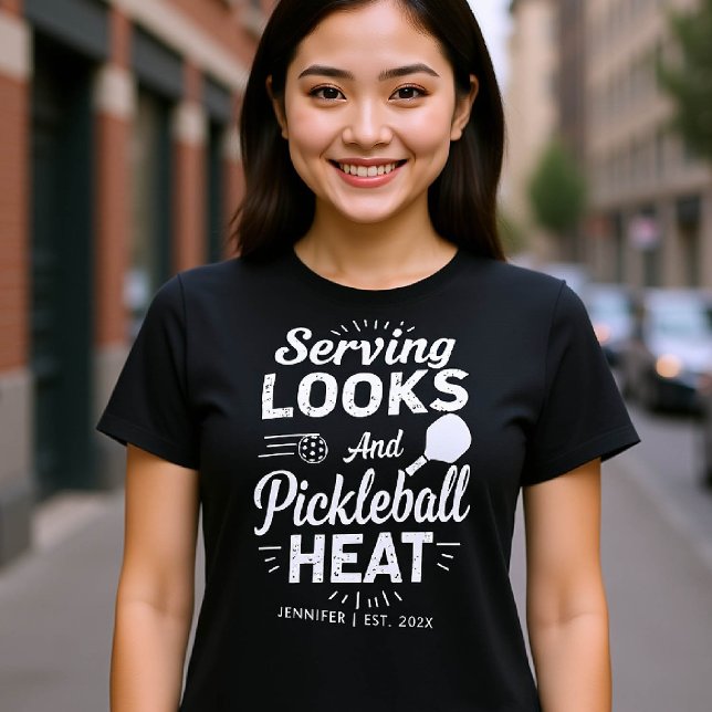 Camiseta Texto Branco da Pickleball - Presente Engraçado Pe (pickleball gift personalized shirt women typography paddle birthday christmas club funny saying)