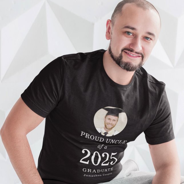 Camiseta Texto Branco Negrito Tio Orgulhoso do Formando 202 (Criador carregado)