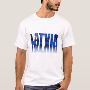 Camiseta Texto da noite de inverno na Letónia com reflexo