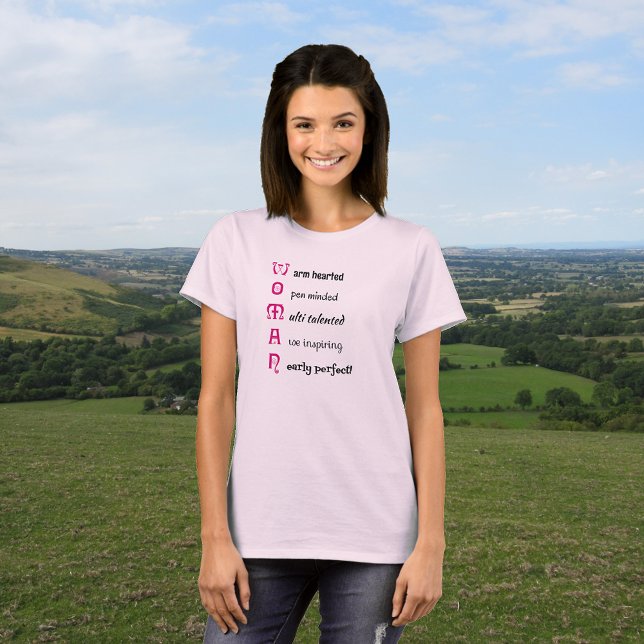 Camiseta Texto inspirador para mulheres tipográfico (Sample showing pale pink tshirt color option)