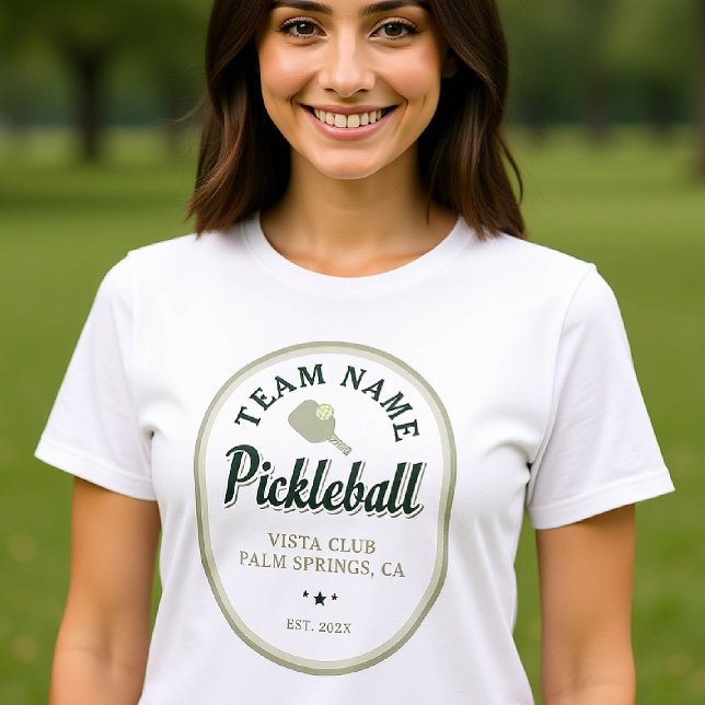 Camiseta Texto Personalizado do Jogador do Pickleball Club (pickleball personalized shirt emblem club team player vintage custom text name green oval retro)