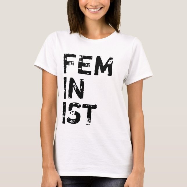 Camiseta Texto preto afligido "feminista" (Frente)