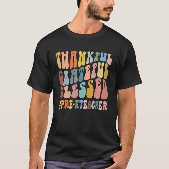 Camiseta Thankful Grateful Blessed Groovy Teaching Pre K Te (Frente)
