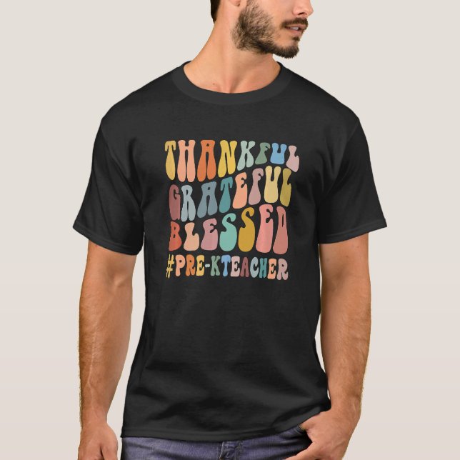 Camiseta Thankful Grateful Blessed Groovy Teaching Pre K Te (Frente)