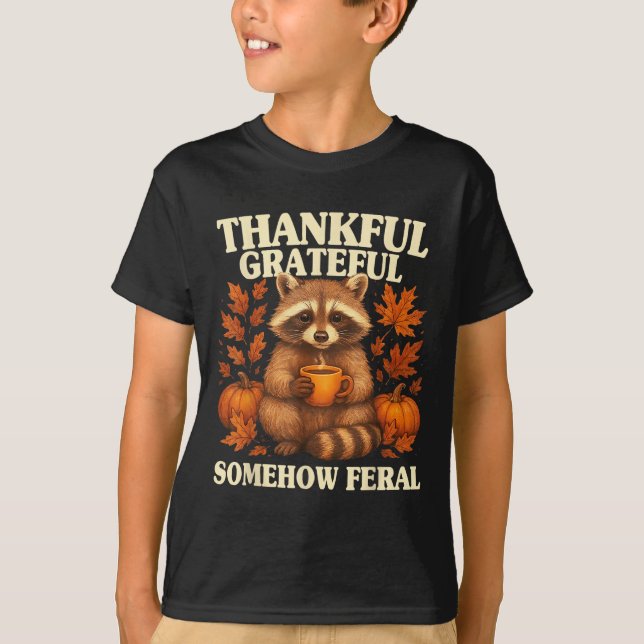 Camiseta Thankful Grateful Somehow Feral Funny Raccoon Autu (Frente)