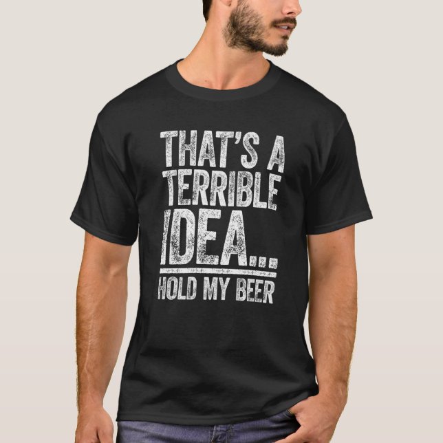 Camiseta That's A Terrible Idea Hold My Beer  Drinking (Frente)