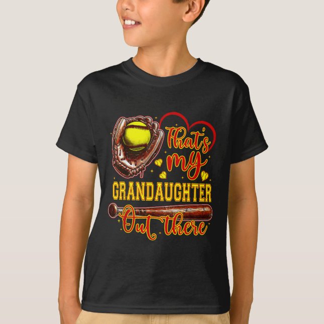 Camiseta That's My Granddaughter Out There Softball Grandma (Frente)