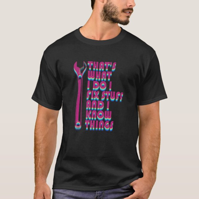 Camiseta That's What I Do I Fix Stuff And I Know Things Des (Frente)