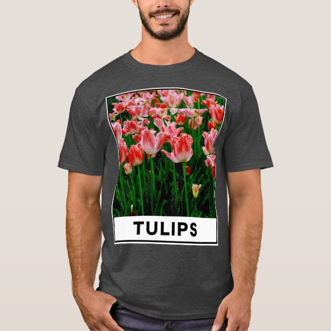 Camiseta The Beauty of Pink Tulip Flower in The Garden Phot (Frente)