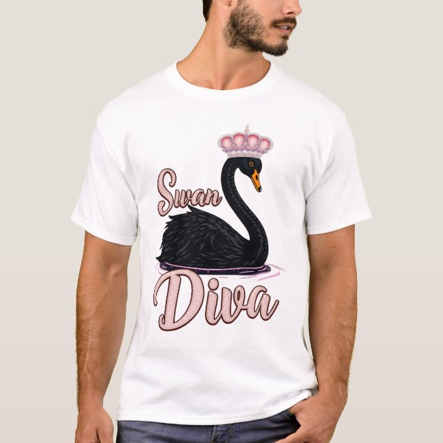 Camiseta The black swan, queen of the water.  (Frente)