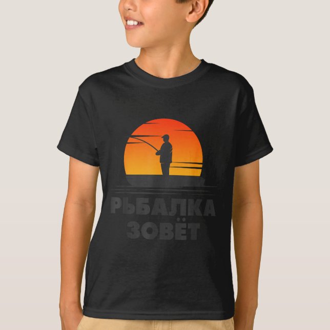 Camiseta The Fishing Rod Calls Angler Russian Saying Fishin (Frente)
