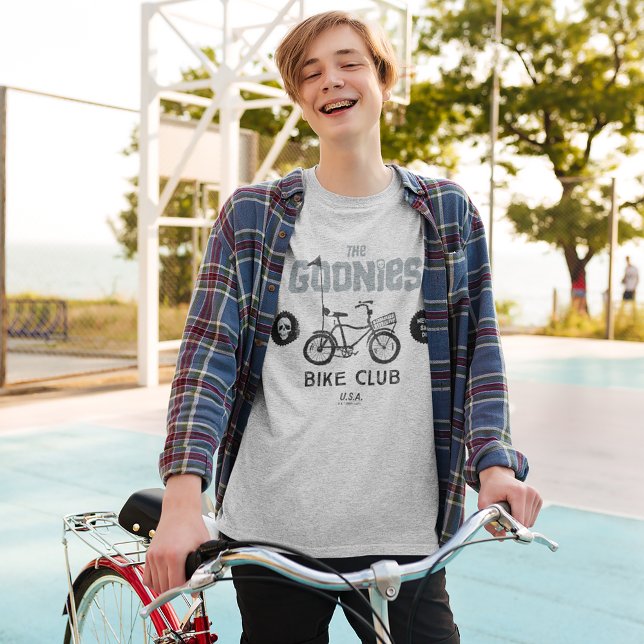 Camiseta The Goonies Bike Club U.A. (Person wearing shirt)