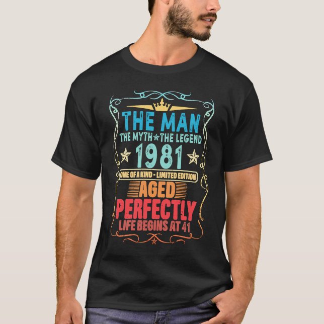 Camiseta The Man The Myth The Legend 1981 Life Begins At 41 (Frente)