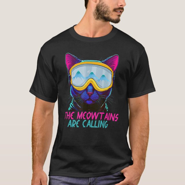 Camiseta The Meowtains Are Calling Ski and Snowboard Cat Lo (Frente)