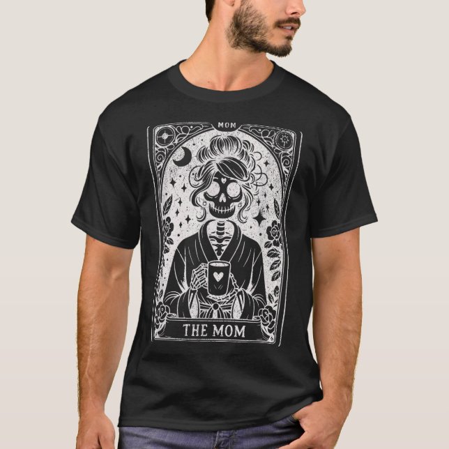 Camiseta The mom tarot card skeleton mama coffee happyThe m (Frente)