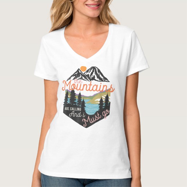 Camiseta The Mountains Are Calling Vintage Hiking Adventure (Frente)