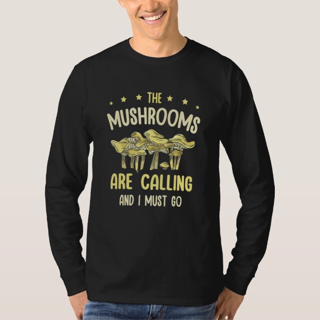 Camiseta The Mushrooms Are Calling And I Must Go Morel Hunt (Frente)