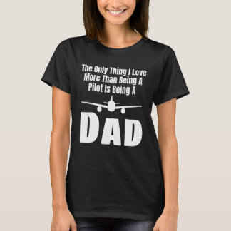 Camiseta The Only Thing I Love More Than Being A Pilot Is B