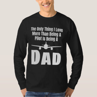 Camiseta The Only Thing I Love More Than Being A Pilot Is B