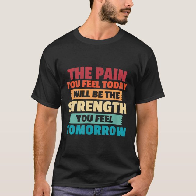 Camiseta The Pain You Feel Today Is Tomorrows Strength Moti (Frente)