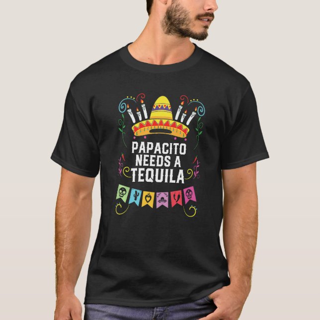 Camiseta The Papacito Needs A Tequila Alcoholic Tequila Dri (Frente)