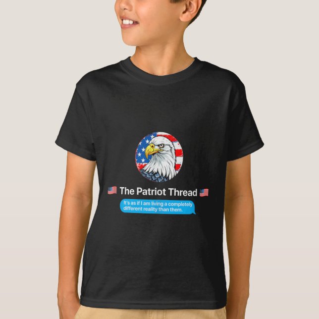 Camiseta The Patriot Thread Living A Completely Different R (Frente)