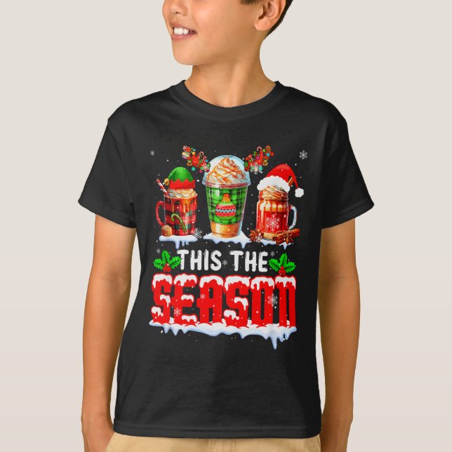 Camiseta The Season Christmas Three Santa Reindeer Elf Coff (Frente)