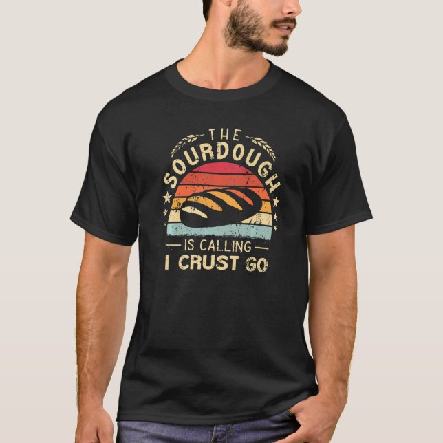 Camiseta The Sourdough is Calling I crust Go baker retro Br (Frente)