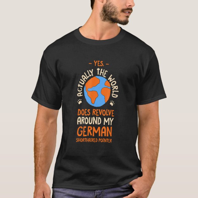 Camiseta The World Does Revolve Around My German Shorthaire (Frente)