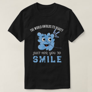Camiseta "The World Unfolds Its Beauty" Blue Smiling Leaf 