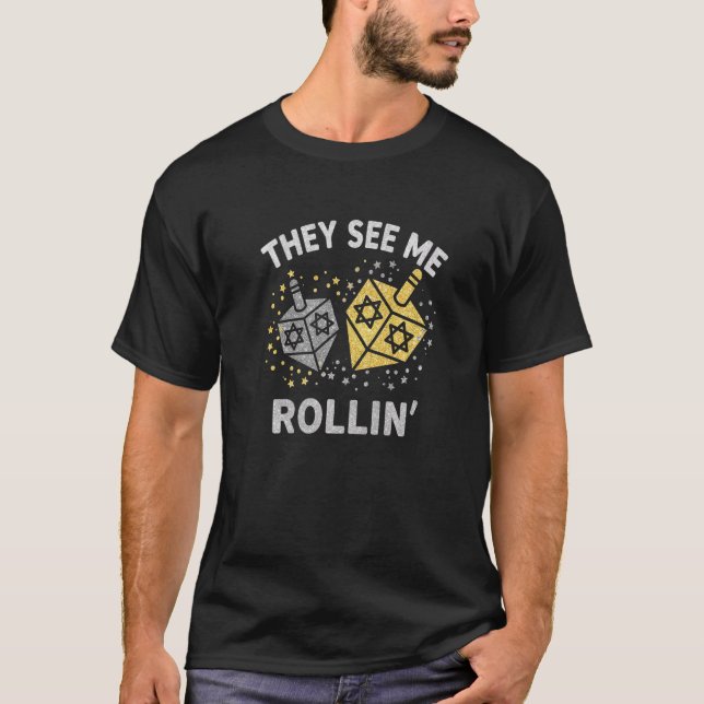 Camiseta They See Me Rollin Menorah  Chanukah Hanukkah (Frente)