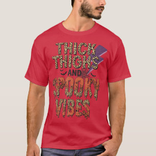 Camiseta Thick Thigh and Spooky Vibes Groovy Cute Ghost Spo