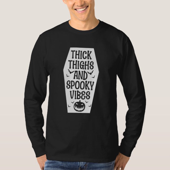 Camiseta Thick Thighs And Spooky Vibes Halloween Costume Pa (Frente)