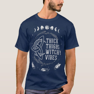 Camiseta Thick Thighs Witchy Vibes Happy Halloween Spooky S