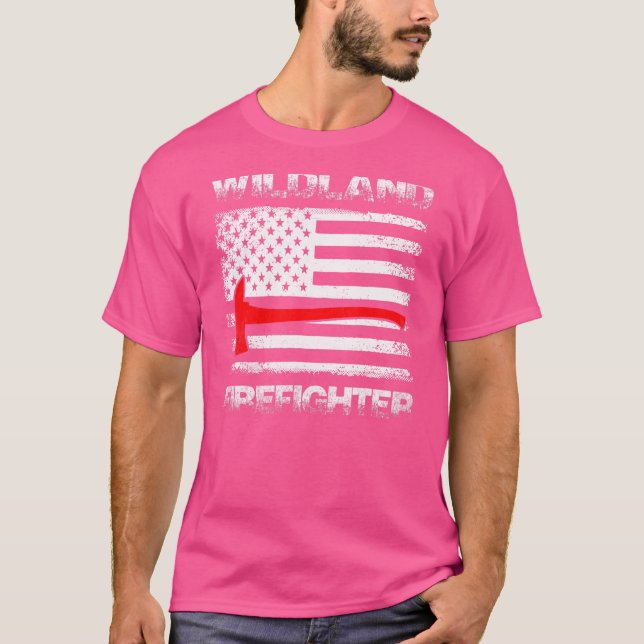 Camiseta Thin Red Line Wildland Firefighter American Flag A (Frente)